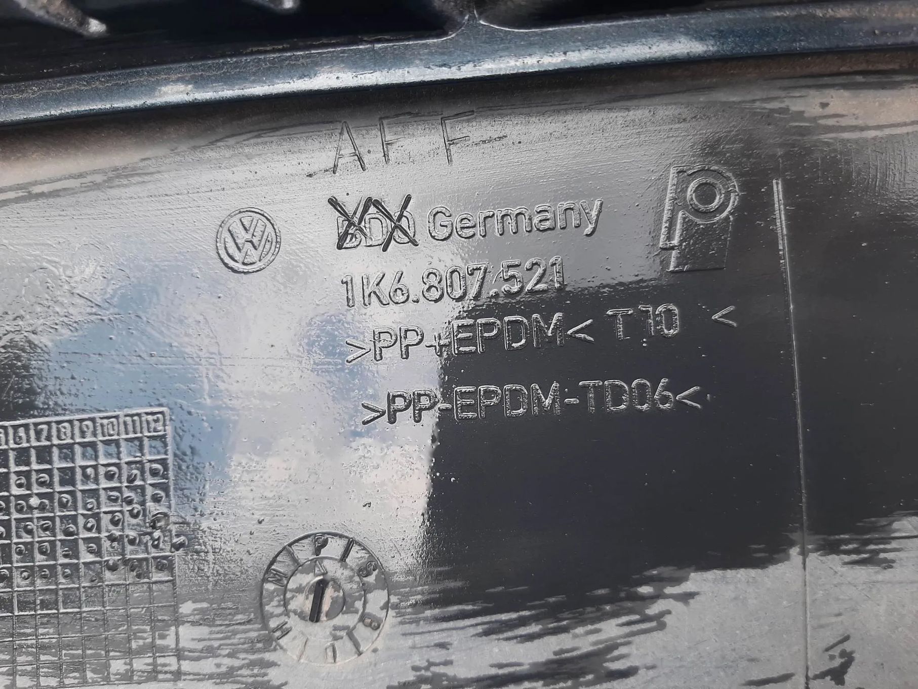 bara spate vw golf 5 hatchback 1k6807521