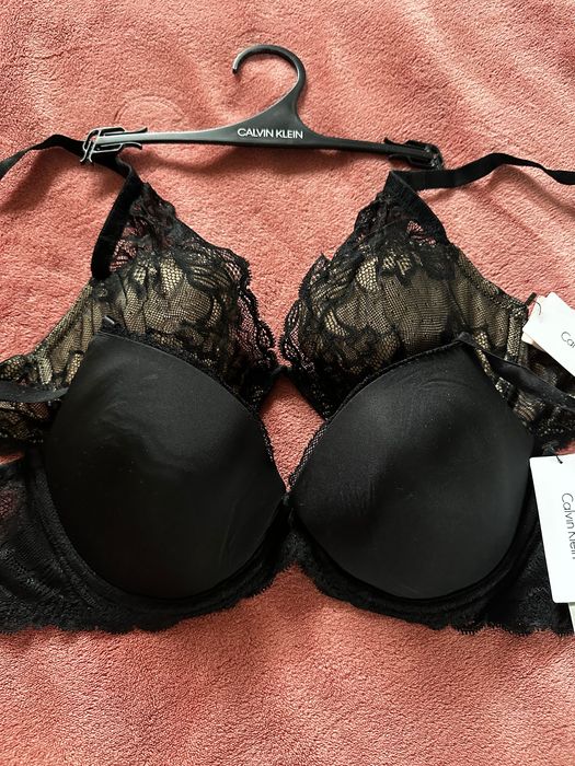 Нови сутиени Calvin Klein