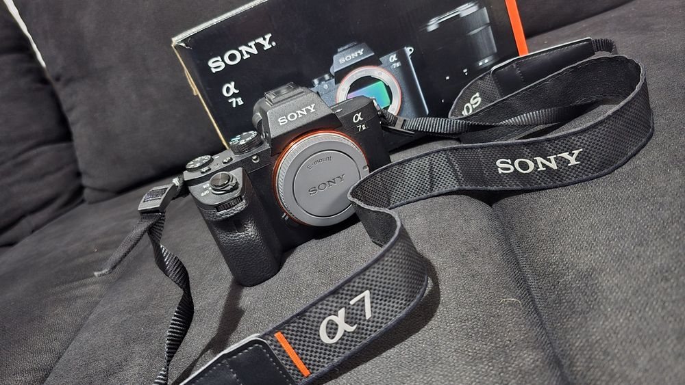 Vând cameră foto Sony A7II