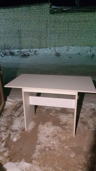 Продам НОВЫЙ  стол  из материала МДФ полностью