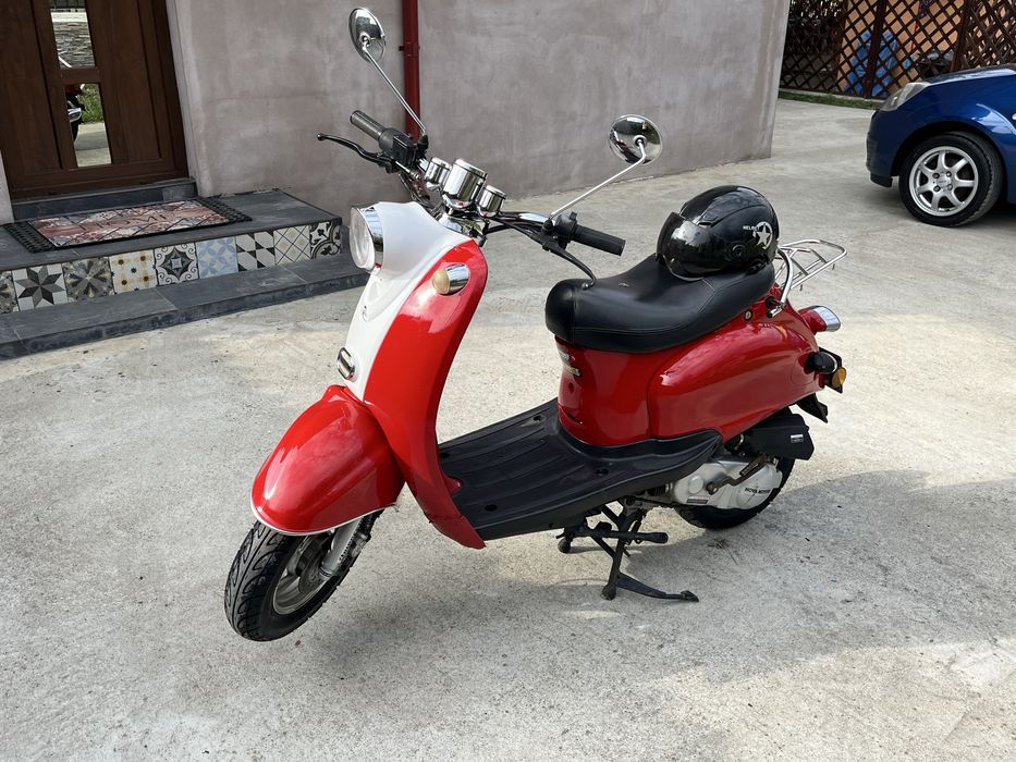 Scuter 49 cc Retro Nova, import, service, 3500 km, acte