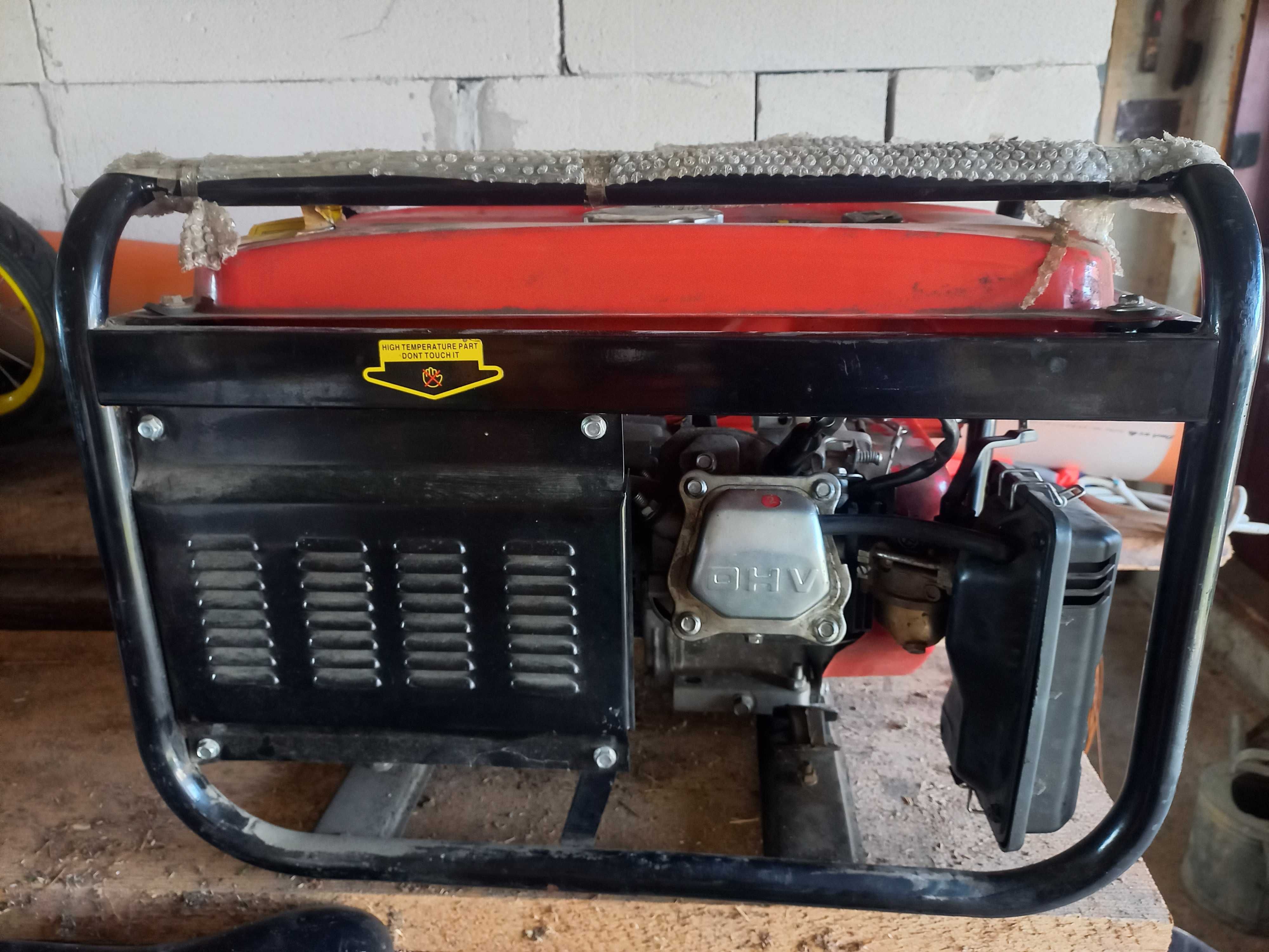 Vînd generator 3 ieșiri  220v, 1 iesire 380v