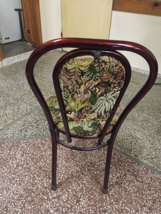 Продавам използвани столове в отлично състояние!