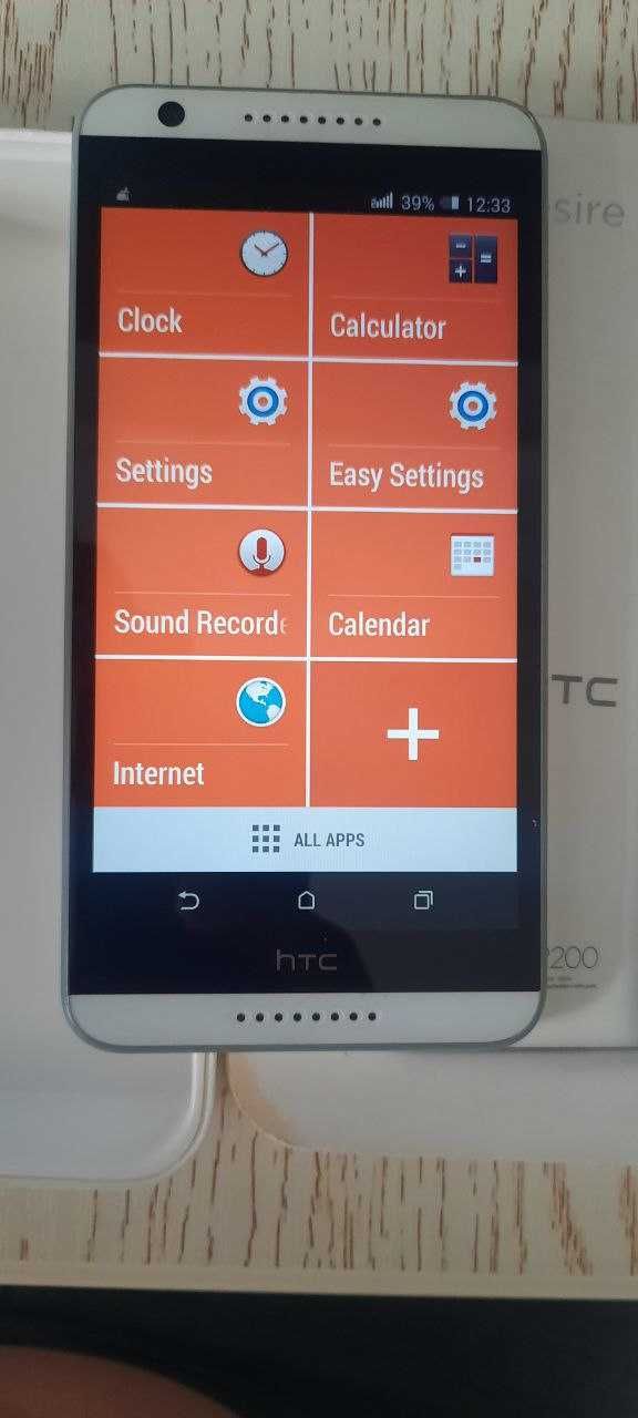 HTC Desire 820G сенсорли оддий телефон