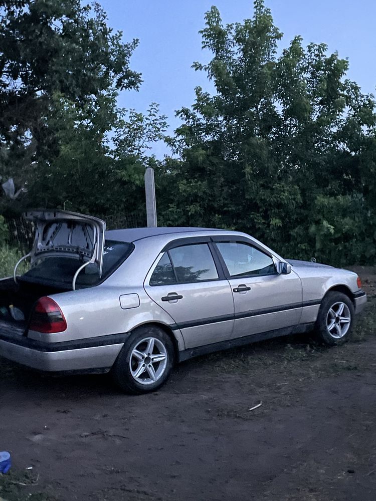Продам Mersedes Benz W 202 c-class.