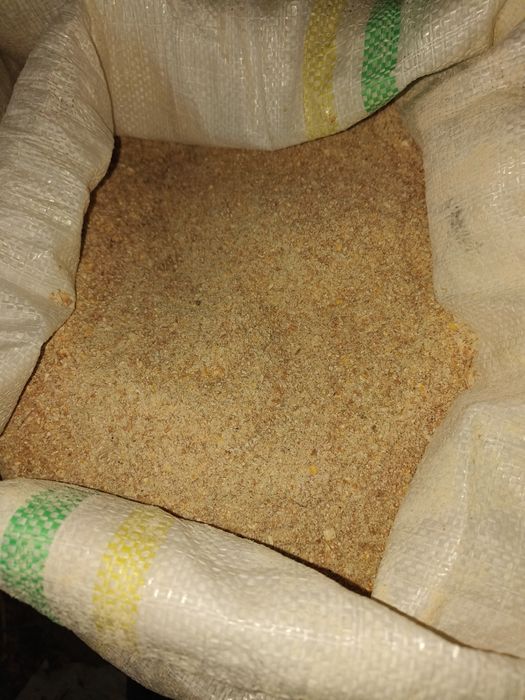 Faina uruiala din grau și porumb