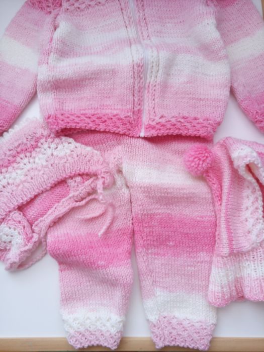 Costumaș tricotat roz