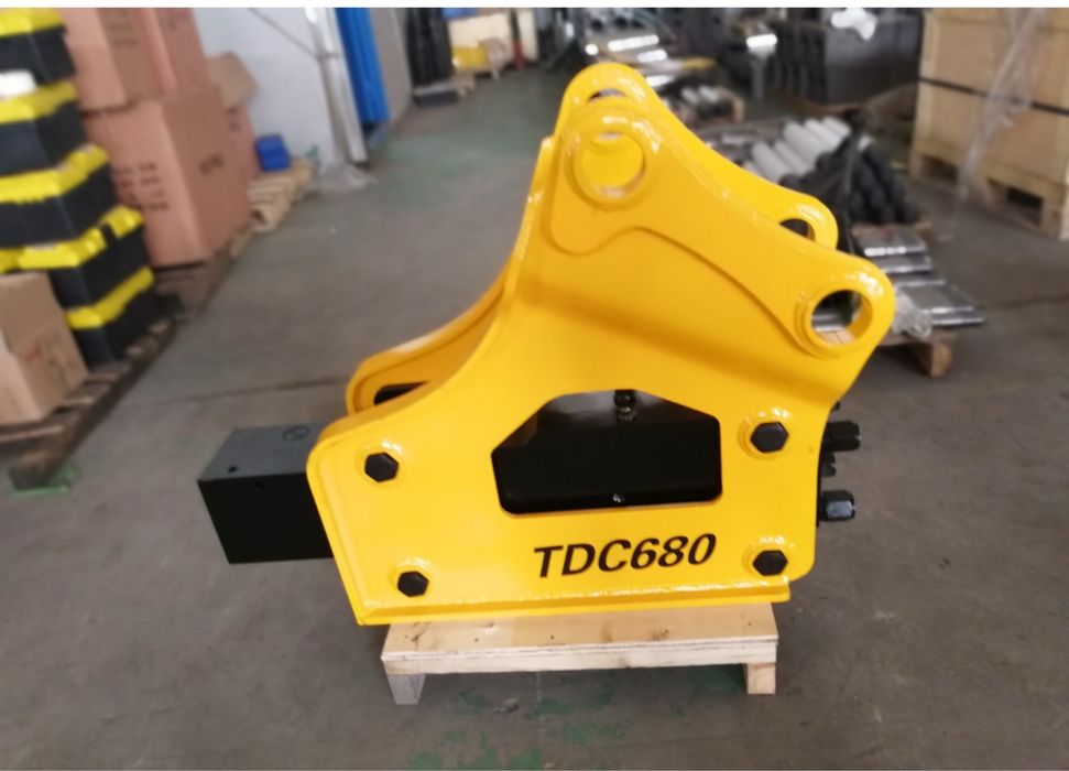 Гидромолот на мини экскаватор