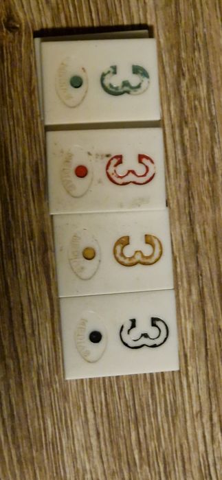 Vând 2 seturi 97 si 76 piese de remi tip Mediaș