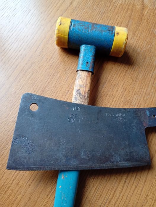 Barda și ciocan pentru tranșat carne și oase