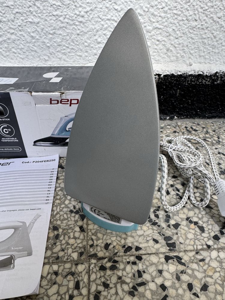 Суха Ютия Beper P204FER250, 1300W, Незалепваща Плоча, Компактна и Лека