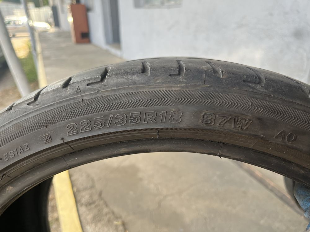 2 бр. летни гуми 225/35/18 Bridgestone AO DOT 2217 5 mm