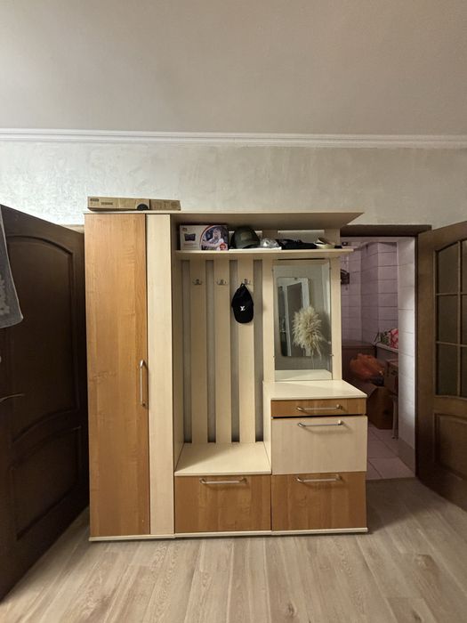 Шкаф, Продаю прихожую в отличном состоянии.