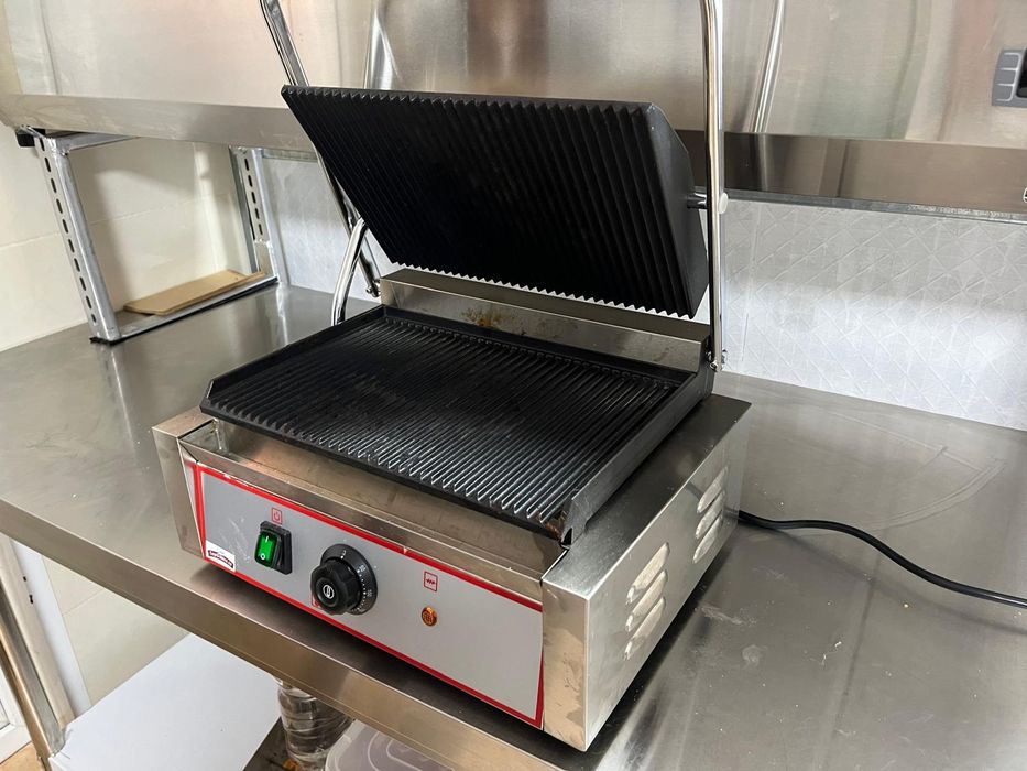 Vand echipamennte pentru pizzerie