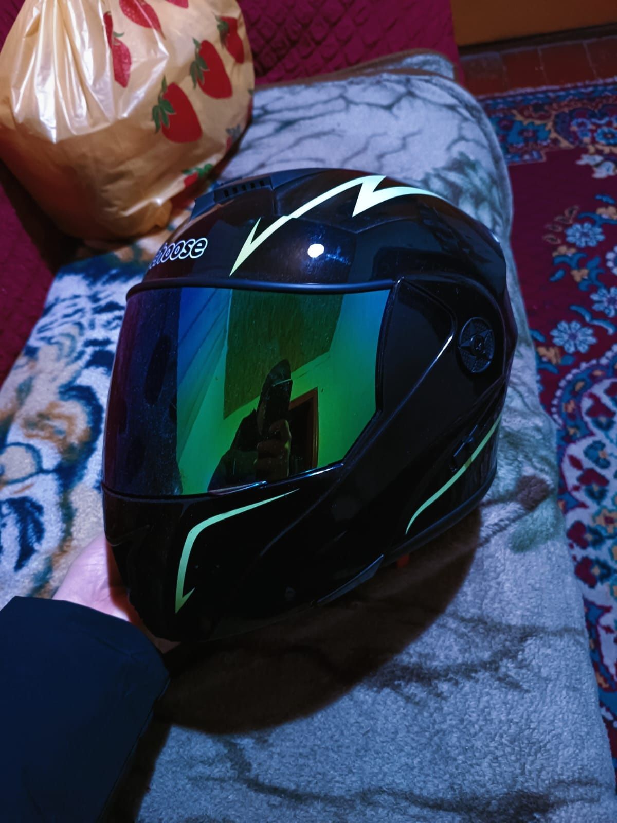 Продам мотоциклетный шлем