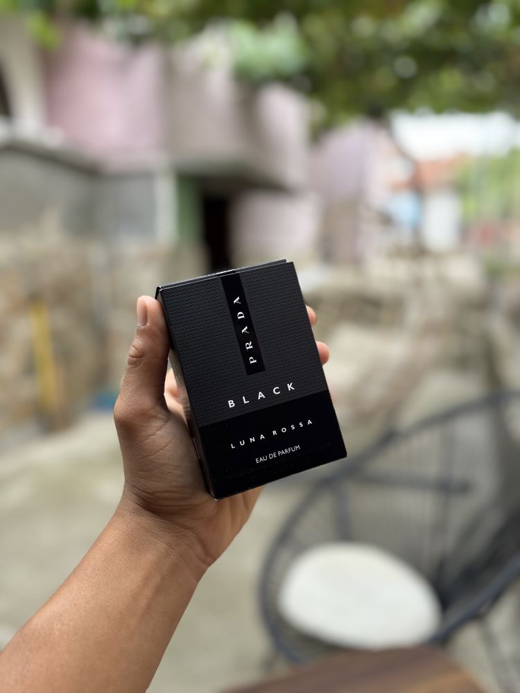 PRADA black ПАРФЮМ ЧИСТО НОВ !! Без ползване
