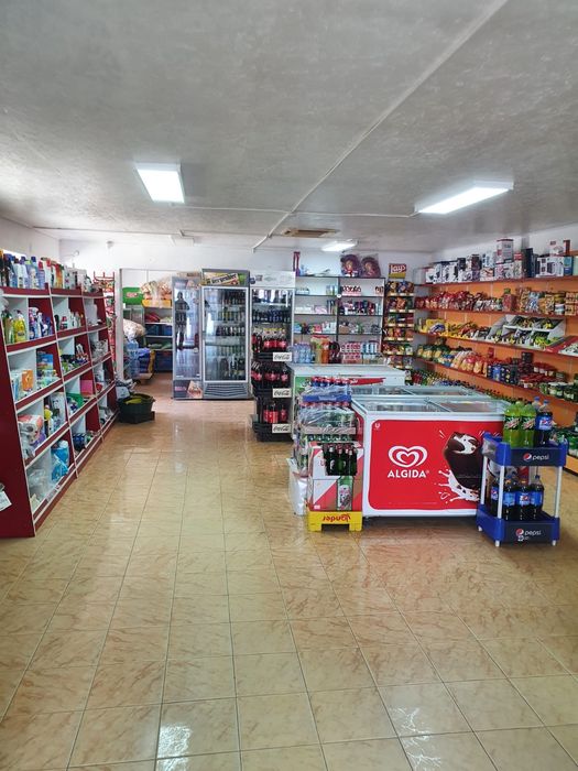 Vand sau inchiriez spatiu comercial surduc