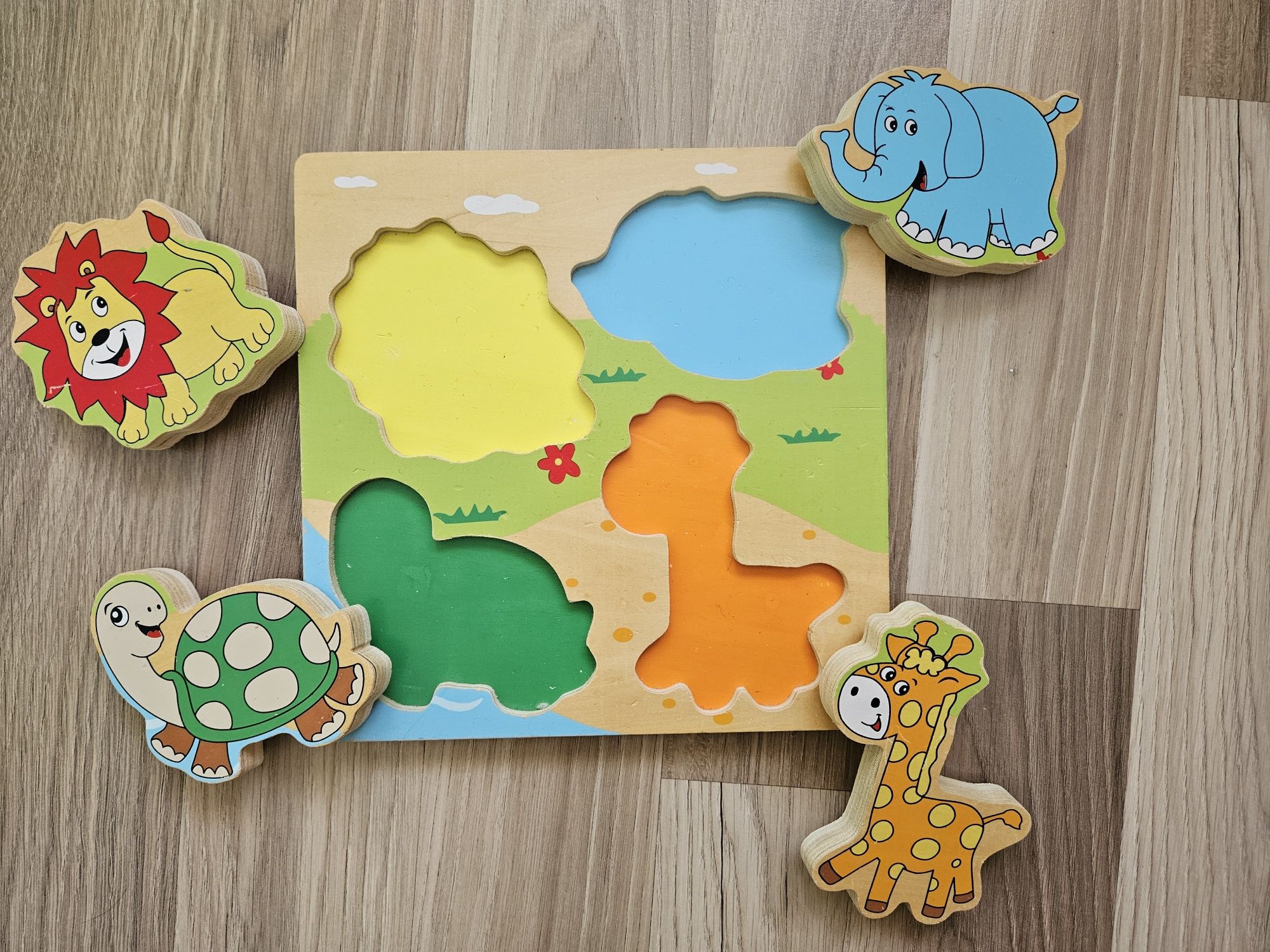 Лот от животни, дървени играчки и пъзели