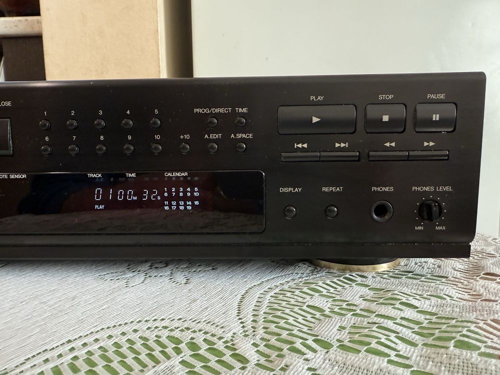 Denon DCD-725 CD player