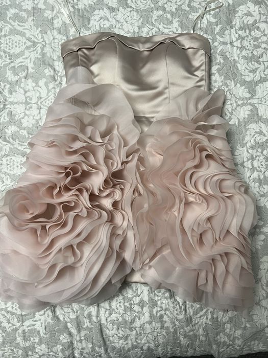 Продавам рокля като нова.