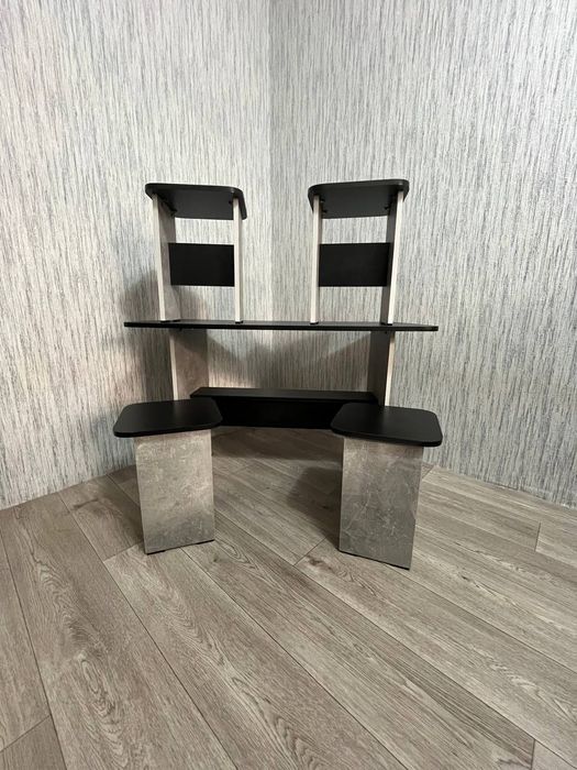 Кухонный стол + 4 табуретки
