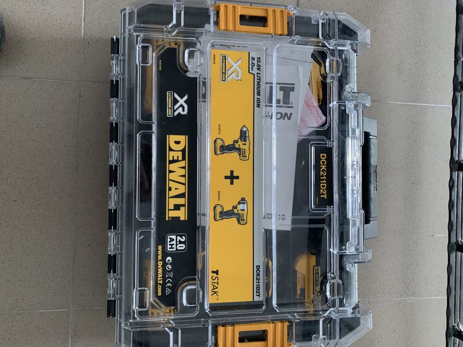Dewalt DCK211D2T