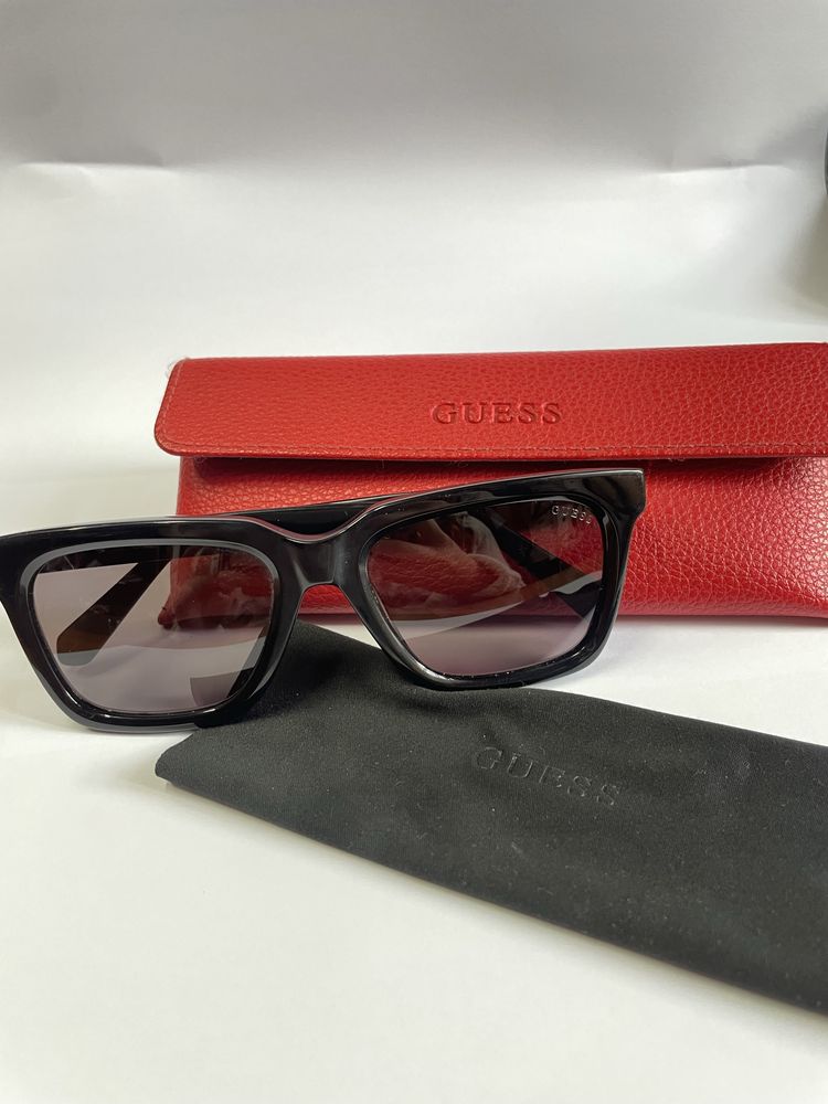Слънчеви очила Guess