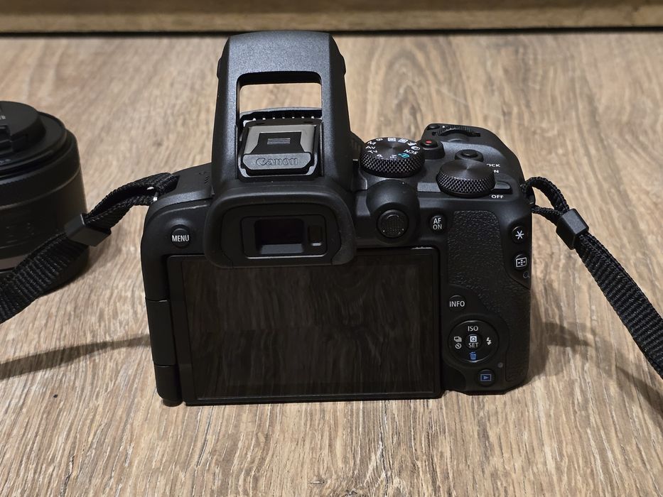 Canon R10 Mirrorless cu Obiectiv RF-S 18-45 + Obiectiv RF 50mm f1.8