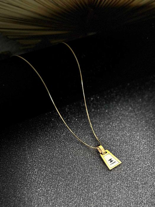 Колиета  от медицинска стомана 316L със златисто PVD покритие.