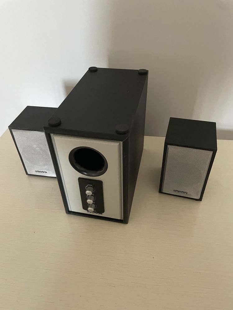 Продаю акустическую систему Microlab