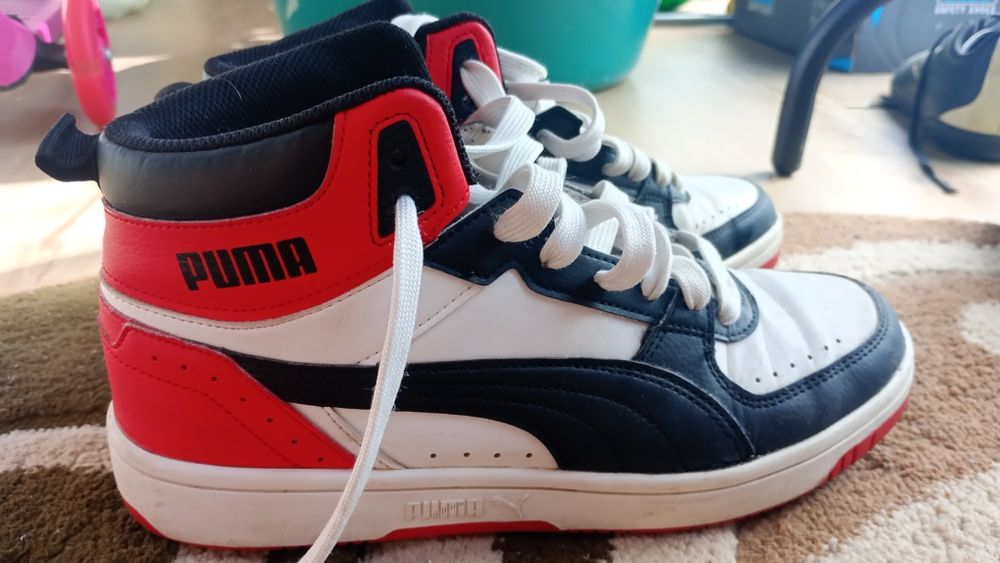 Vând papuci Puma