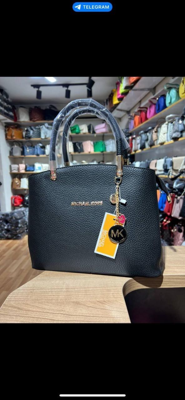 Gentute Michael Kors/ LV

Preț: 190lei+25lei curier(15lei curier plata