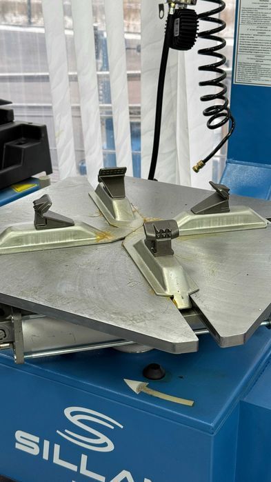 УЦЕНКА Шиномонтажный станок Sillan PL-1201