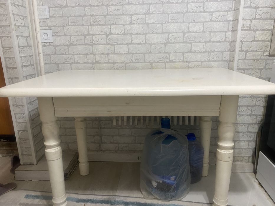 Стол сатылады.Аягы болек алынады.