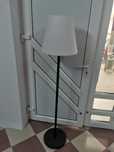 Lampadar cu lumina reglabila