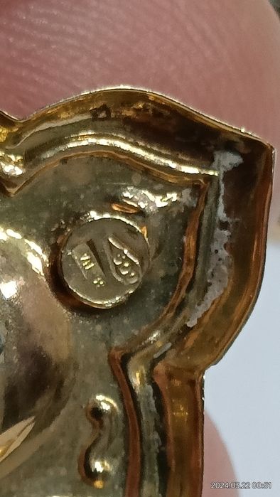 Vind cercei vintage din aur cu email