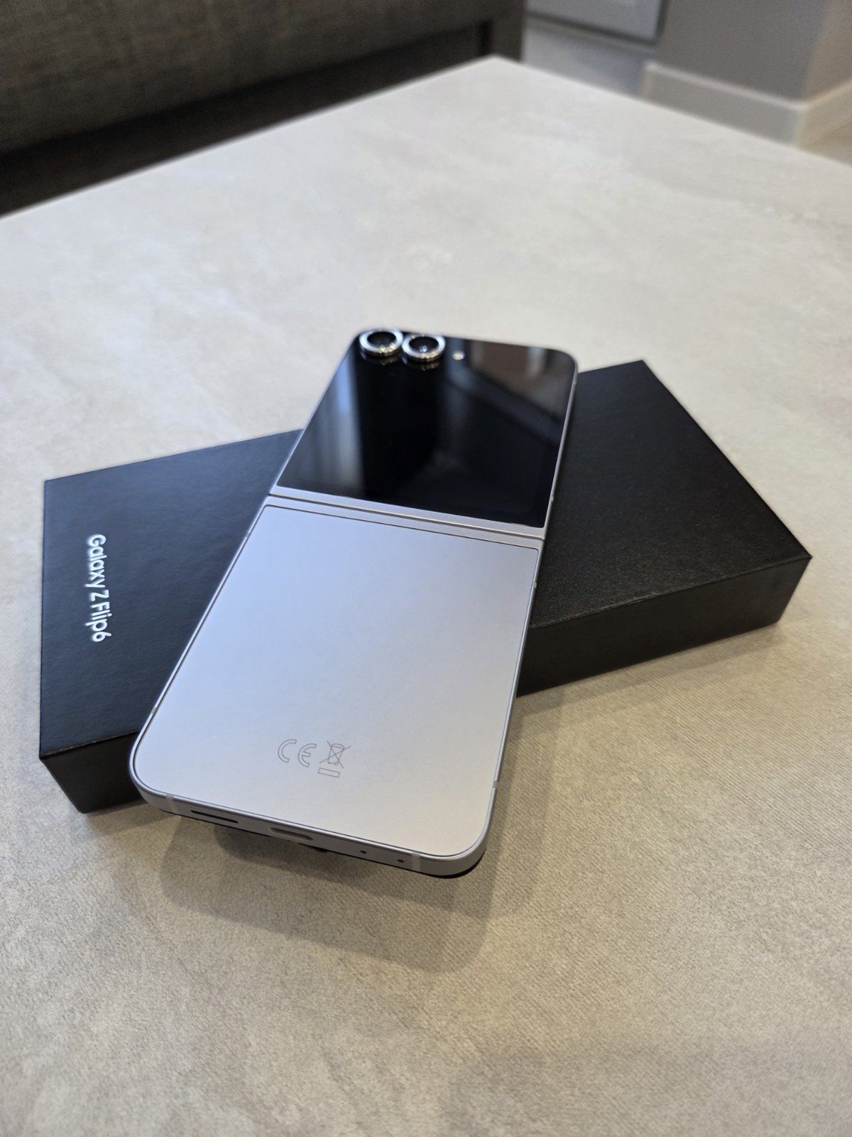 Samsung Z Flip 6 512 Gb Нов! 1г-3месеца гаранция.
