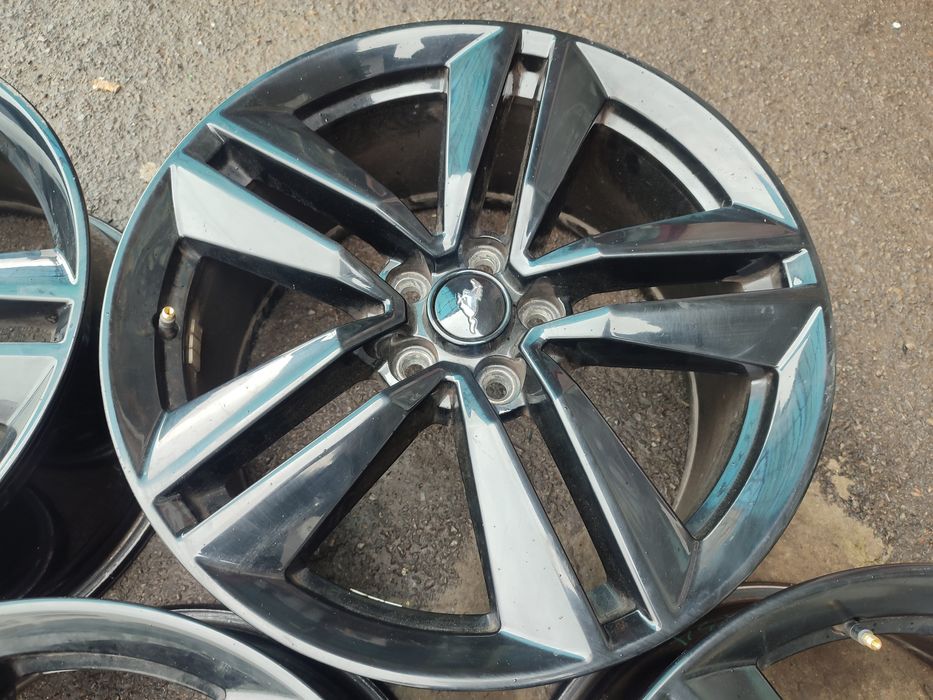 19" оригинални алуминиеви джанти за Ford Mustang.