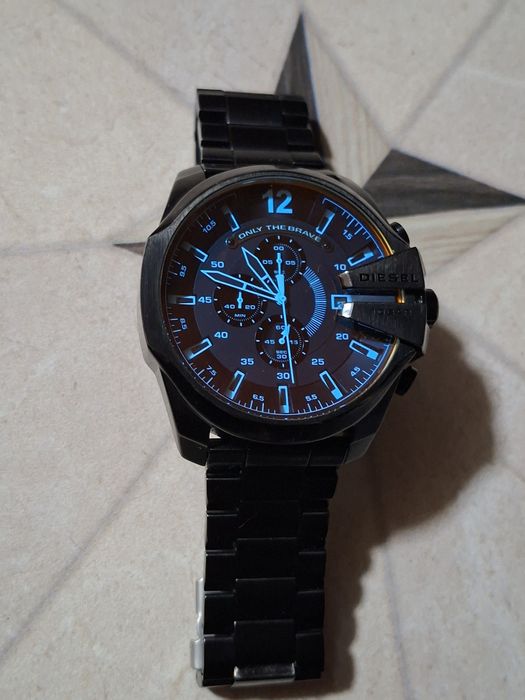 Часы фирмы DIESEL.