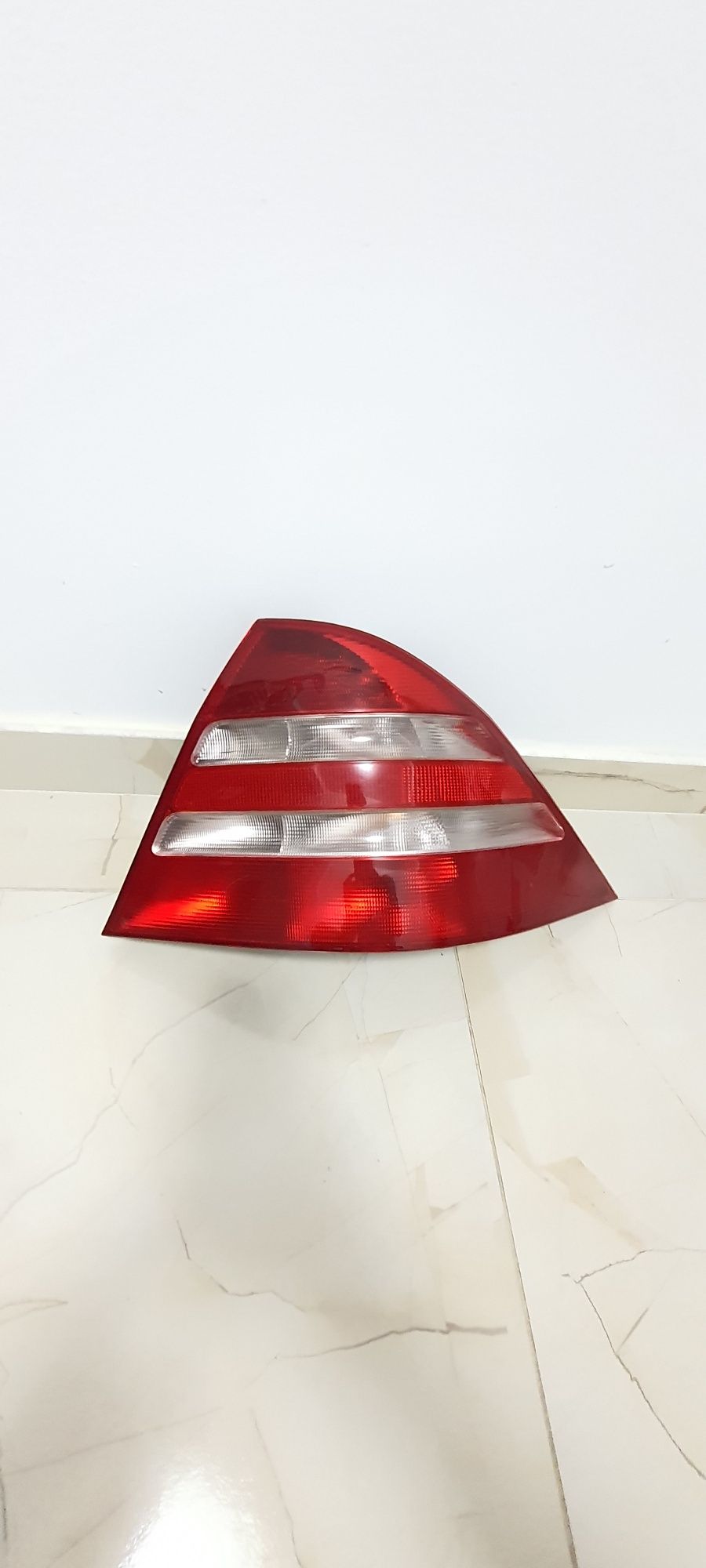 Lampa spate Mercedes Benz W220 Clasa S dreapta A2208200264 Lampa spate