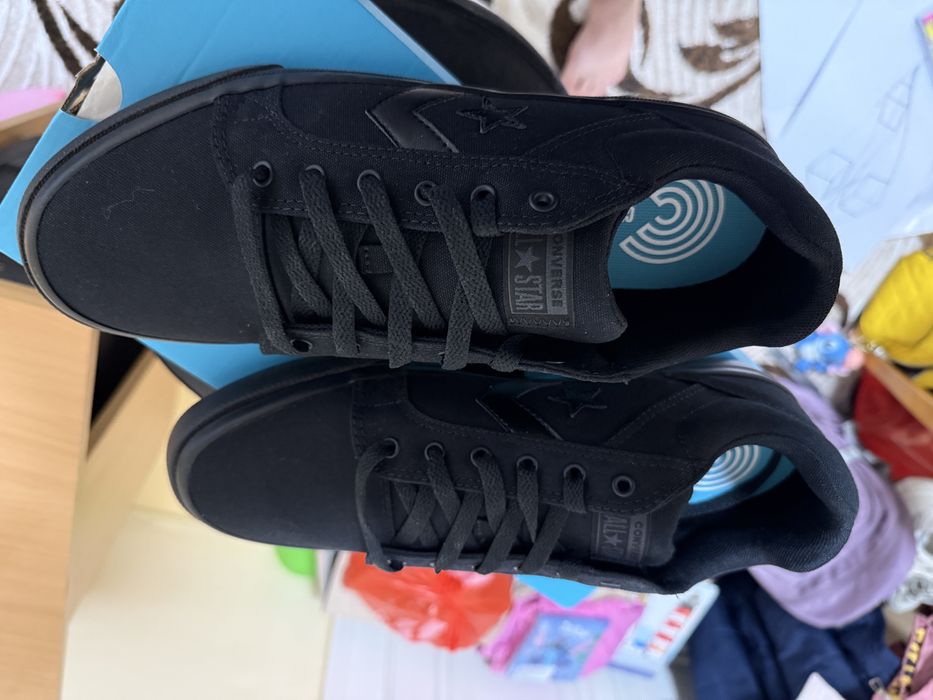 Teniși converse noi..