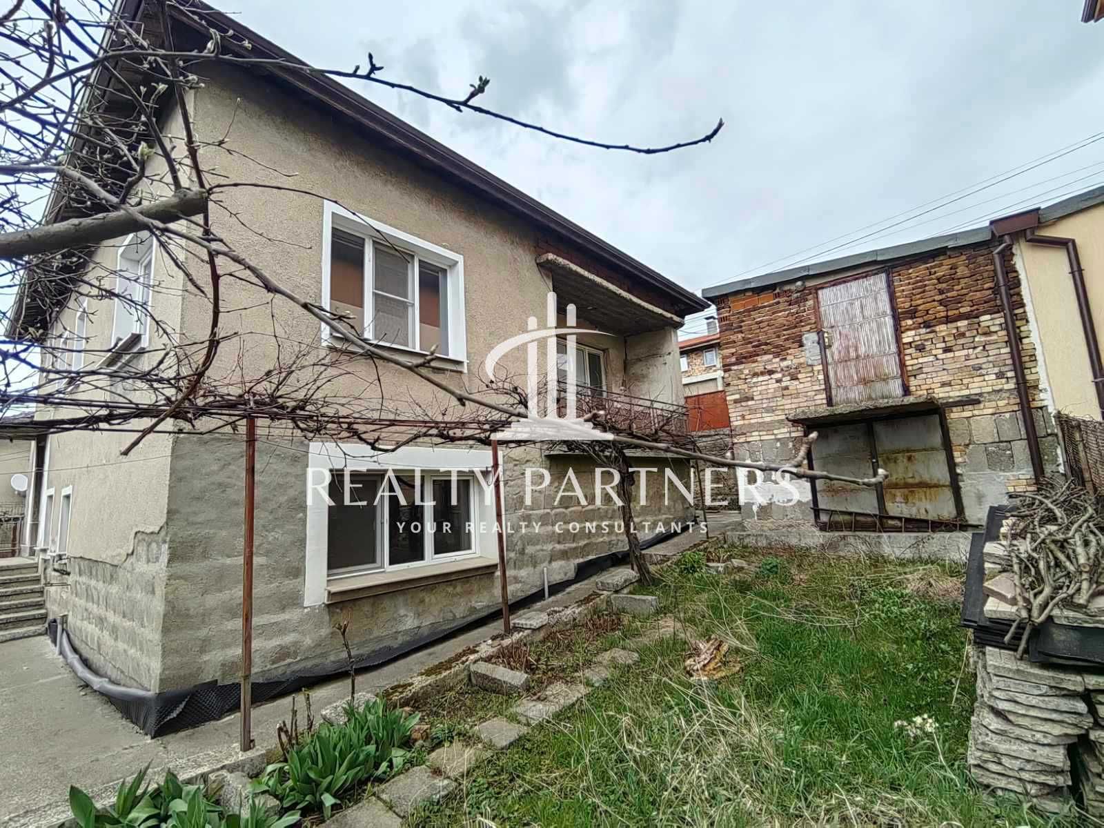 Продаваме къща гр. Перник, кв. Църква