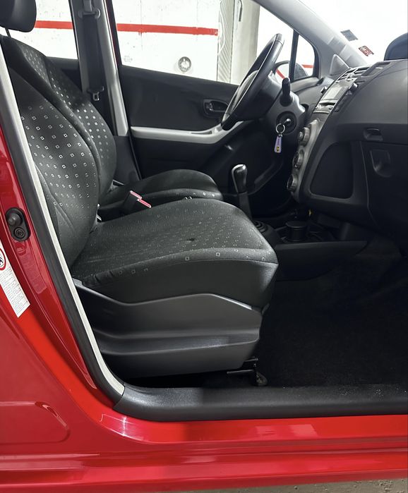 Toyota Yaris 1.0 Benzina doar 85.000KM PROPRIETAR ȚINUTA IN GARAJ