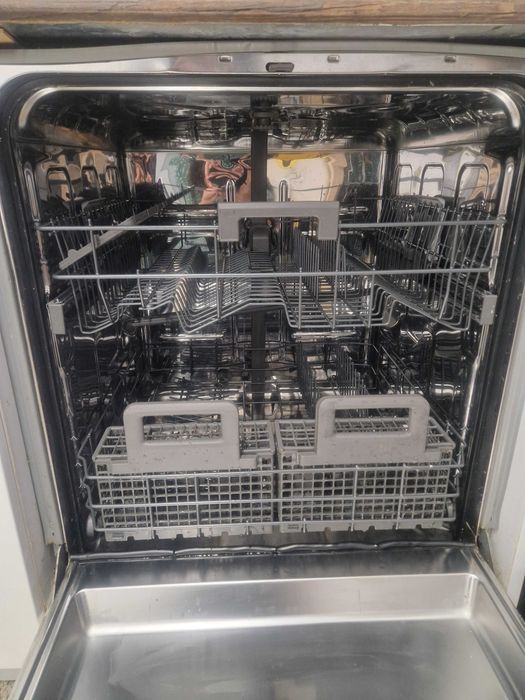 Съдомиална машина за вграждане Whirlpool ADG-6500 FD цена 200лв.