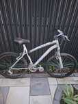 Bicicleta Btwin cadru aluminiu