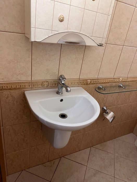 Умывальник с пьедесталом+смеситель, в хорошем состоянии