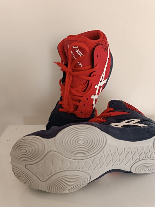 Детски обувки за борба борцовки номер 36 на Asics