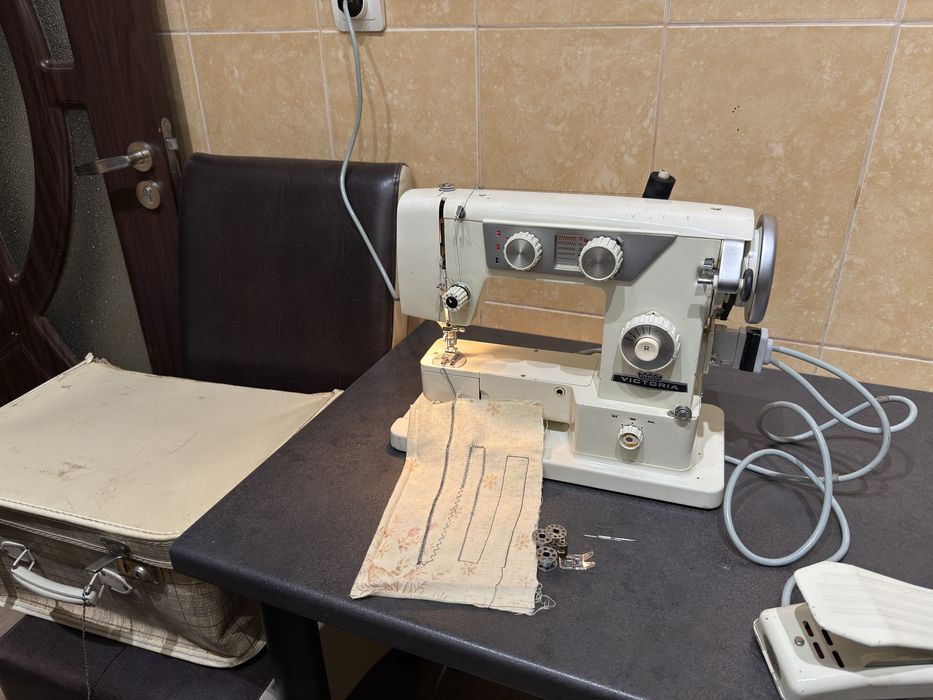 Masina de cusut Victoria coase materiale groase