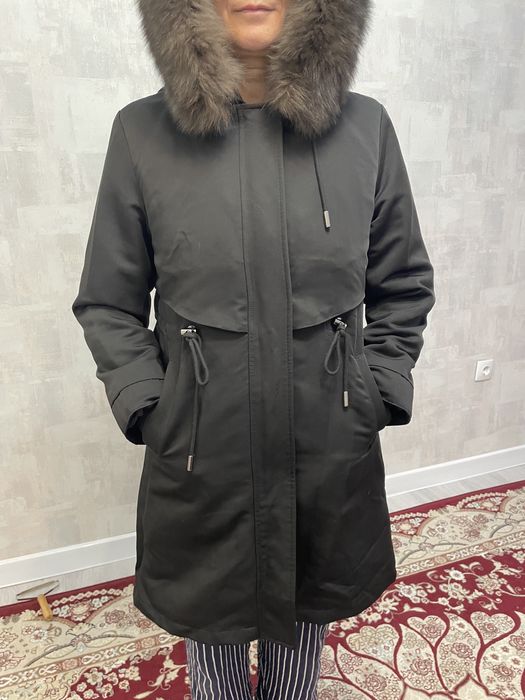 Продается парка с натуральным мехом в отличном состоянии