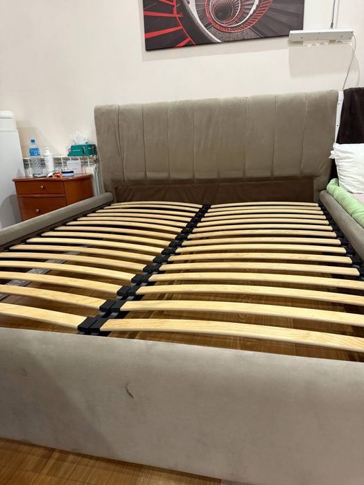 Продам кровать без матраса